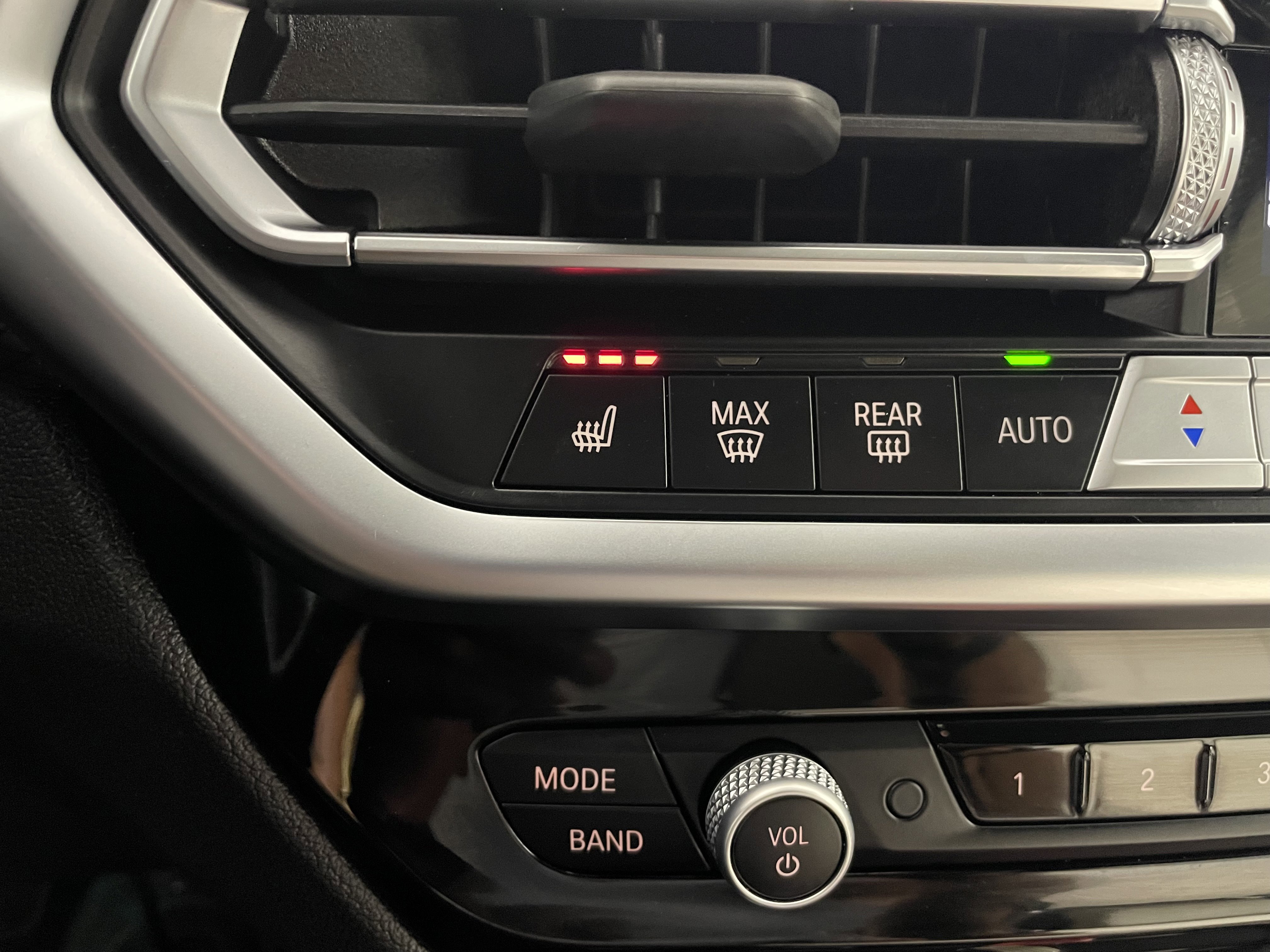 Used 2024 BMW X3 M40i w/ Premium Package image 21