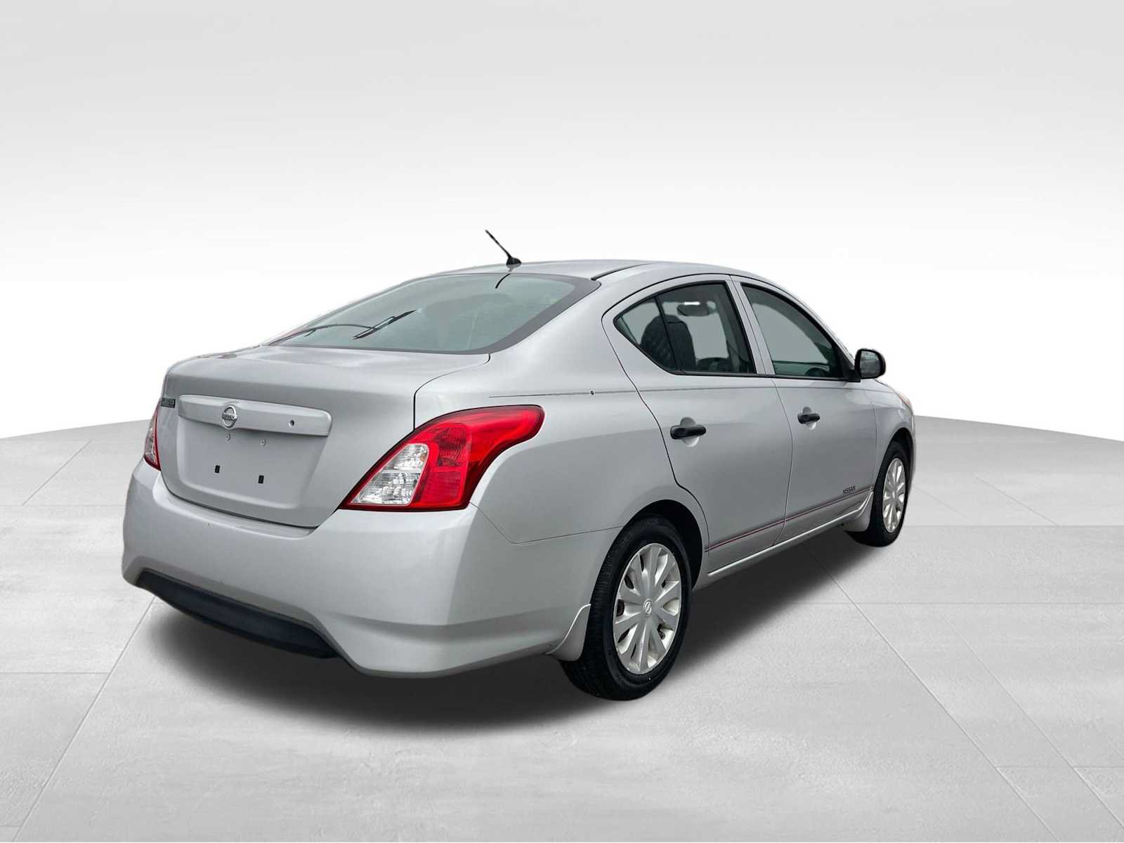 Used 2015 Nissan Versa S FWD image 5