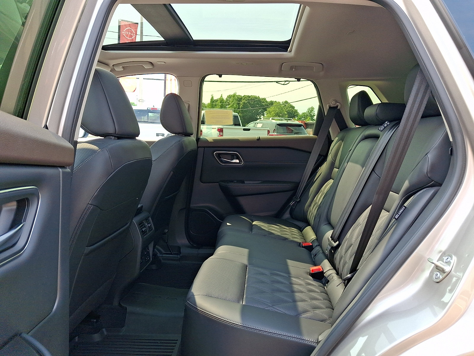 Certified 2023 Nissan Rogue Platinum w/ Platinum Premium Package AWD/4WD image 11