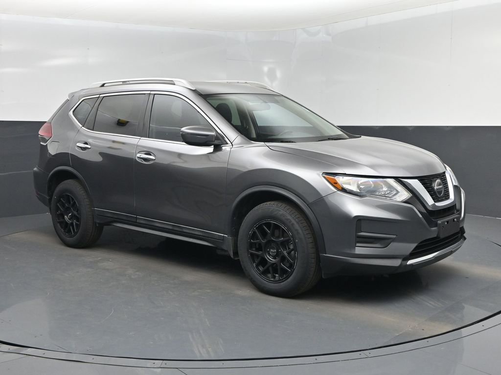 Used 2018 Nissan Rogue SV image 1