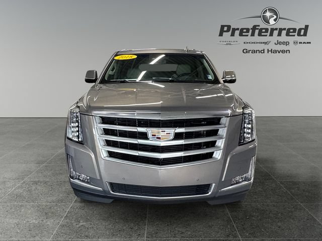 Used 2018 Cadillac Escalade Luxury AWD/4WD image 12