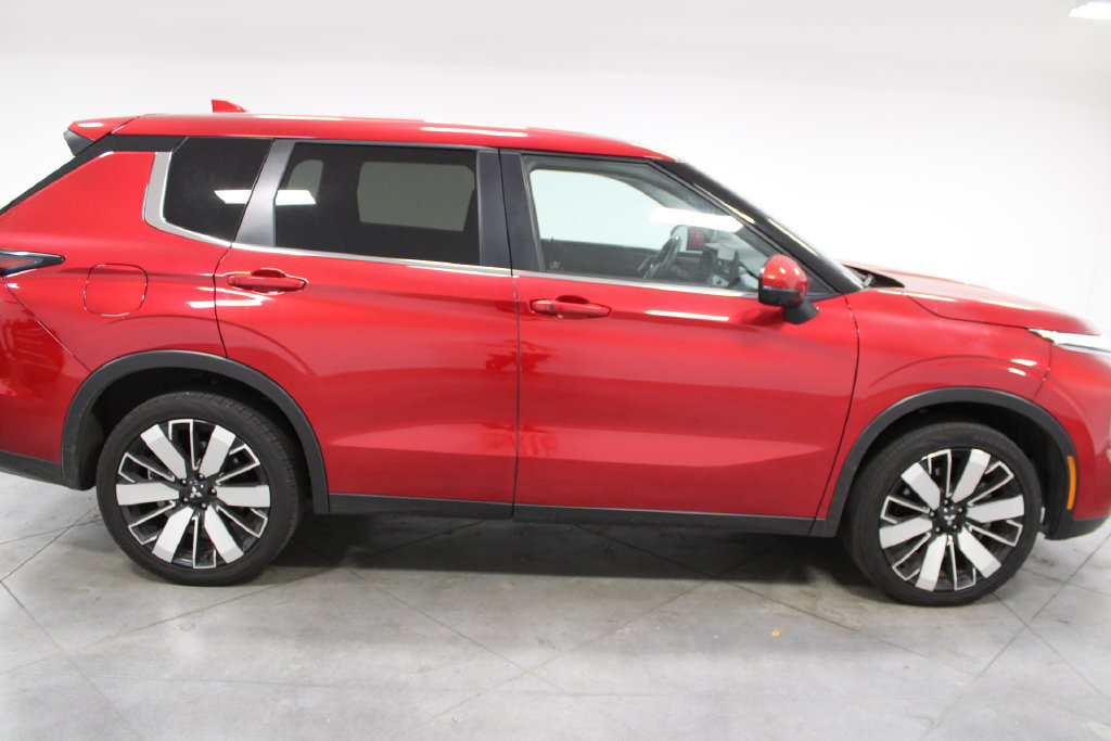 Used 2025 Mitsubishi Outlander SE FWD image 11