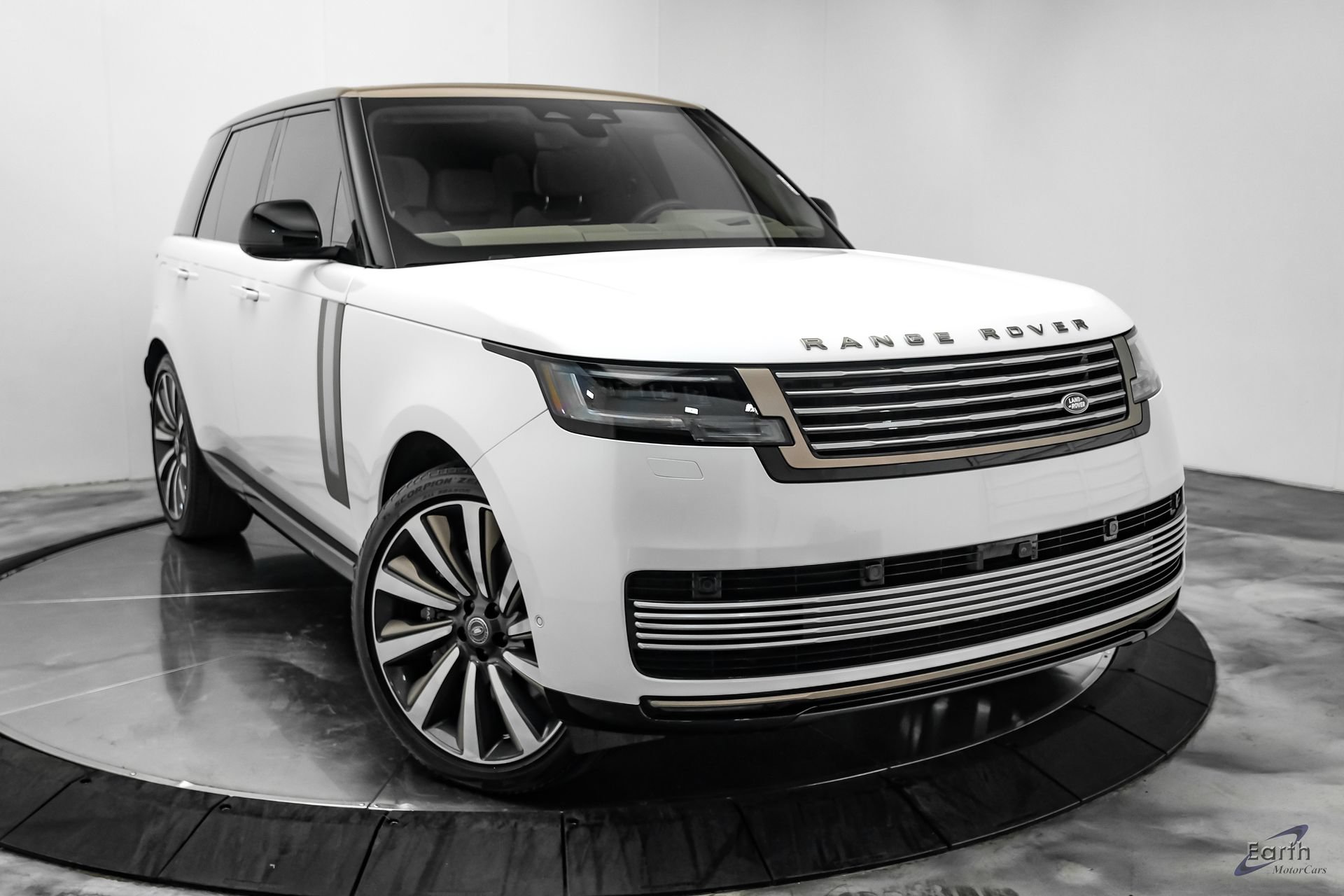 Used 2024 Land Rover Range Rover SV AWD/4WD image 24