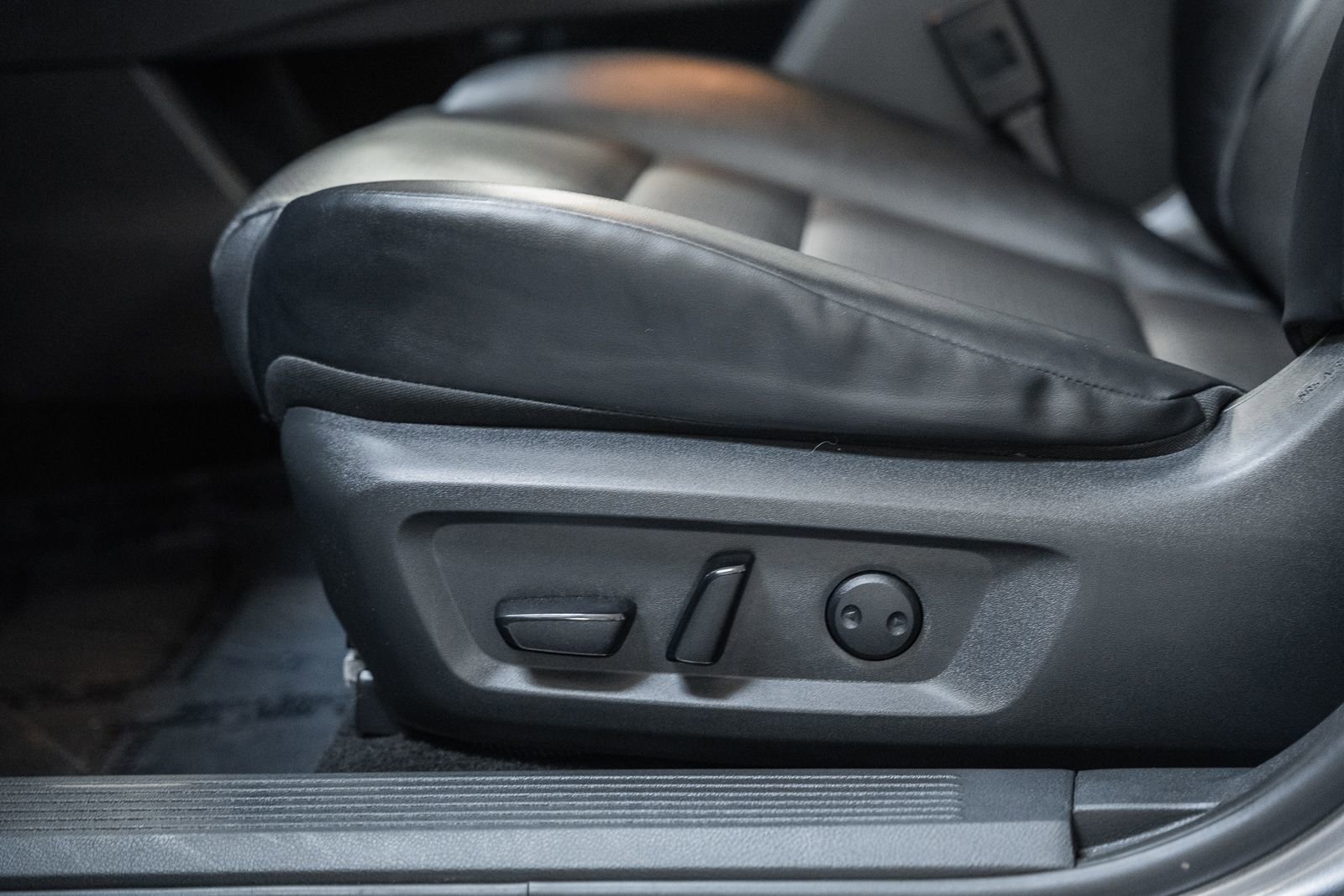 Used 2021 Nissan Rogue SV w/ Premium Package image 40