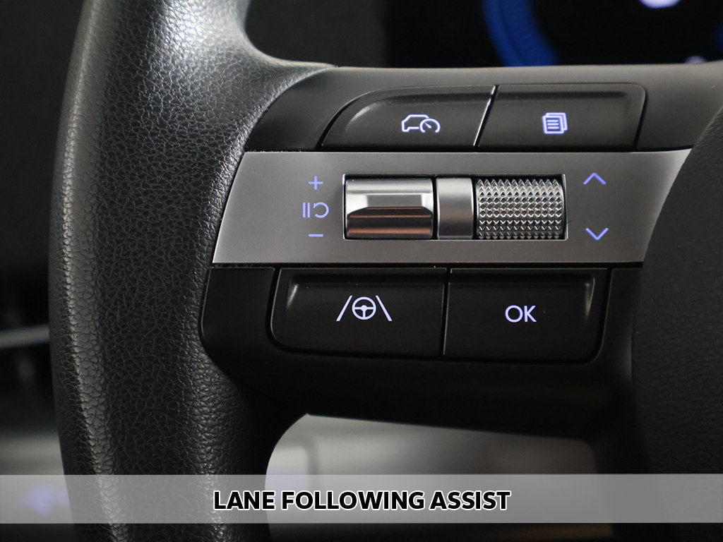 Certified 2025 Hyundai Kona SE FWD image 3