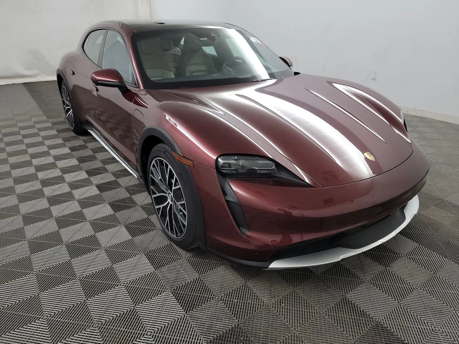 Used 2022 Porsche Taycan 4 Cross Turismo w/ Technology Package image 9