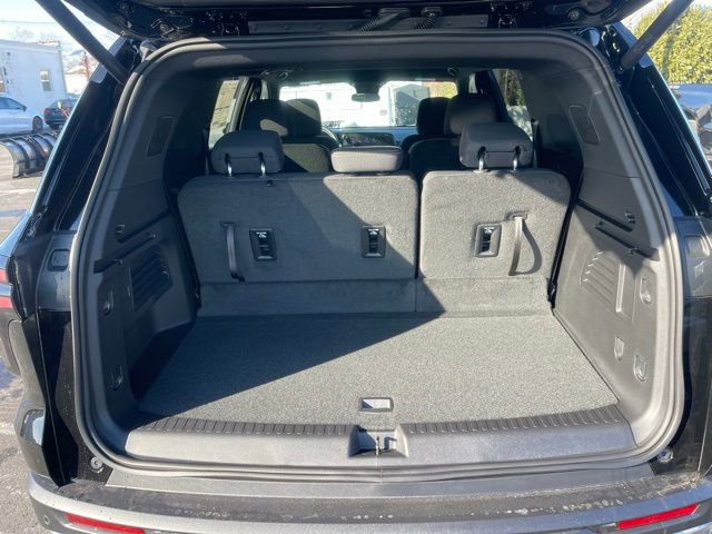 New 2026 Chevrolet Traverse LT w/ LPO, Floor Liner Package FWD image 7
