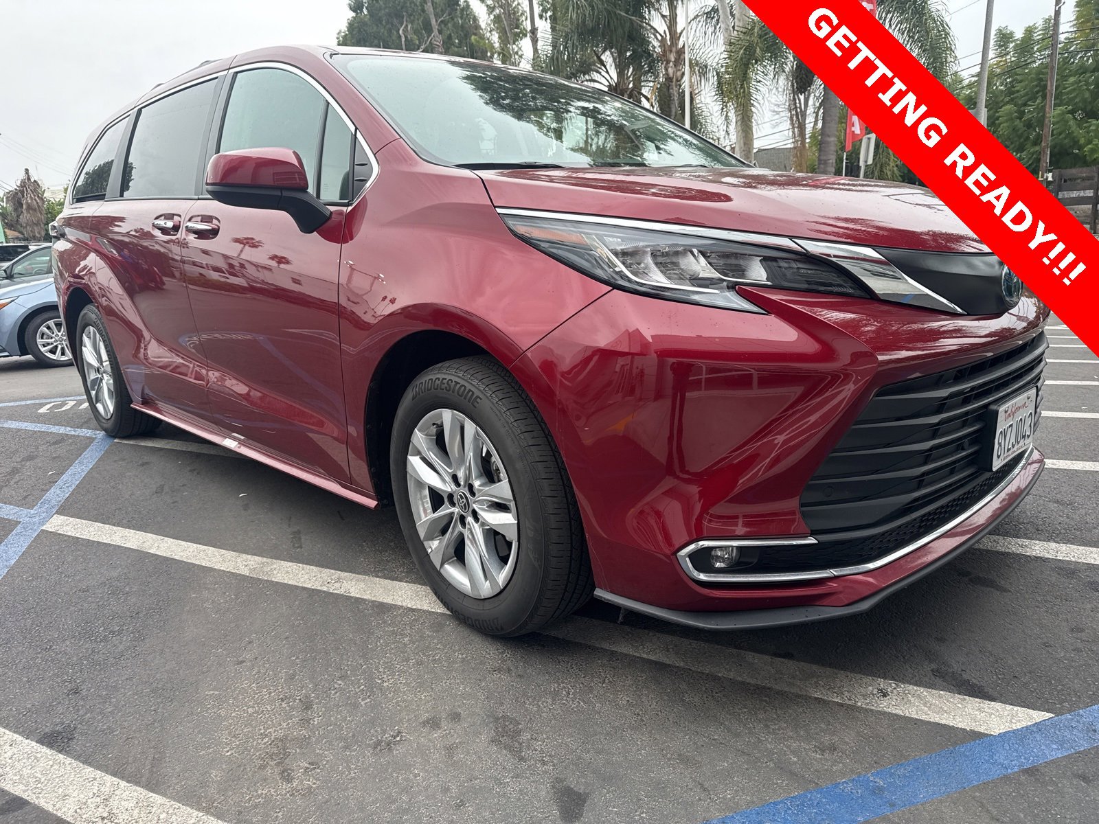 Used 2022 Toyota Sienna XLE image 1