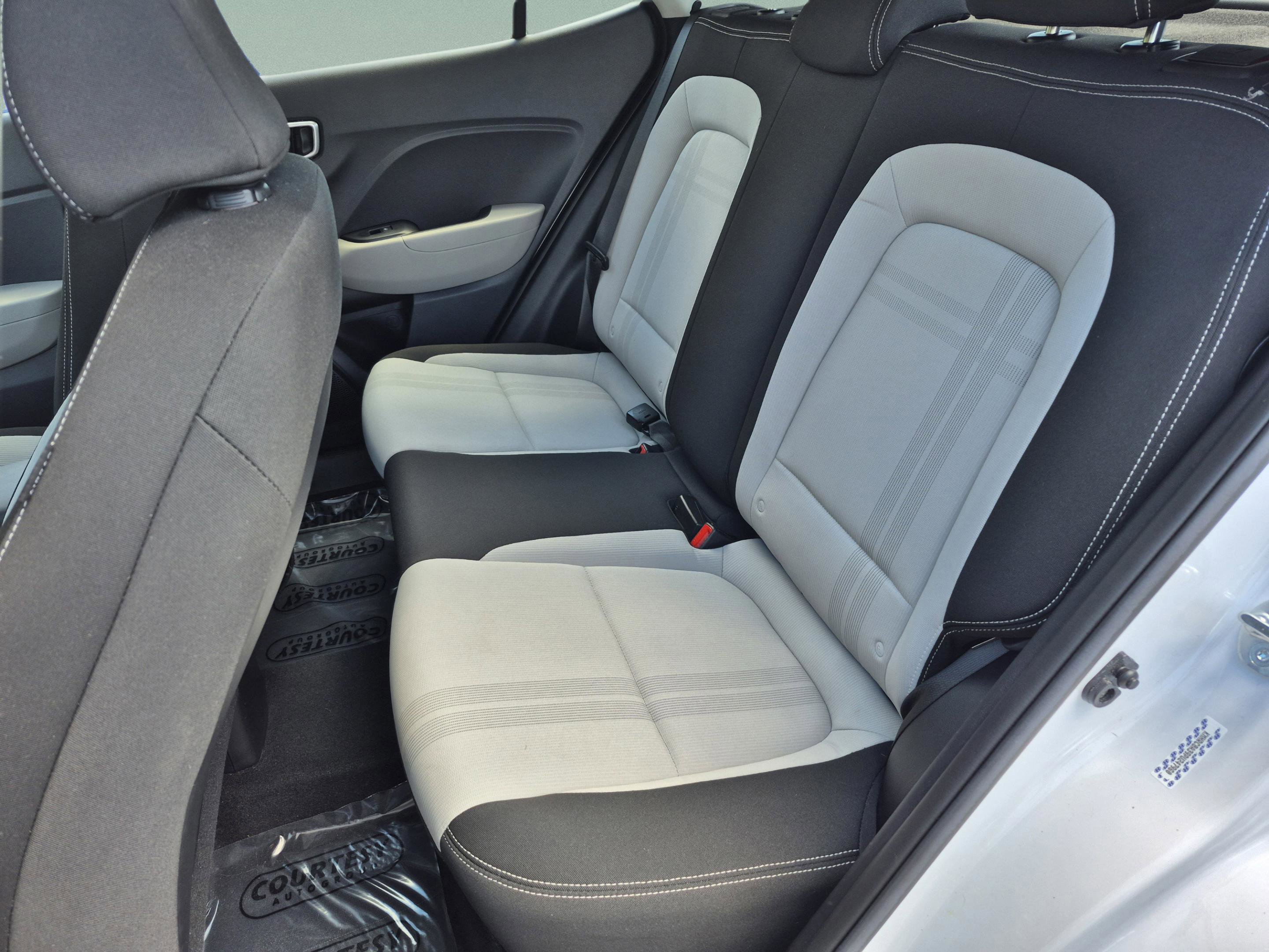 Used 2023 Hyundai Venue SEL FWD image 15