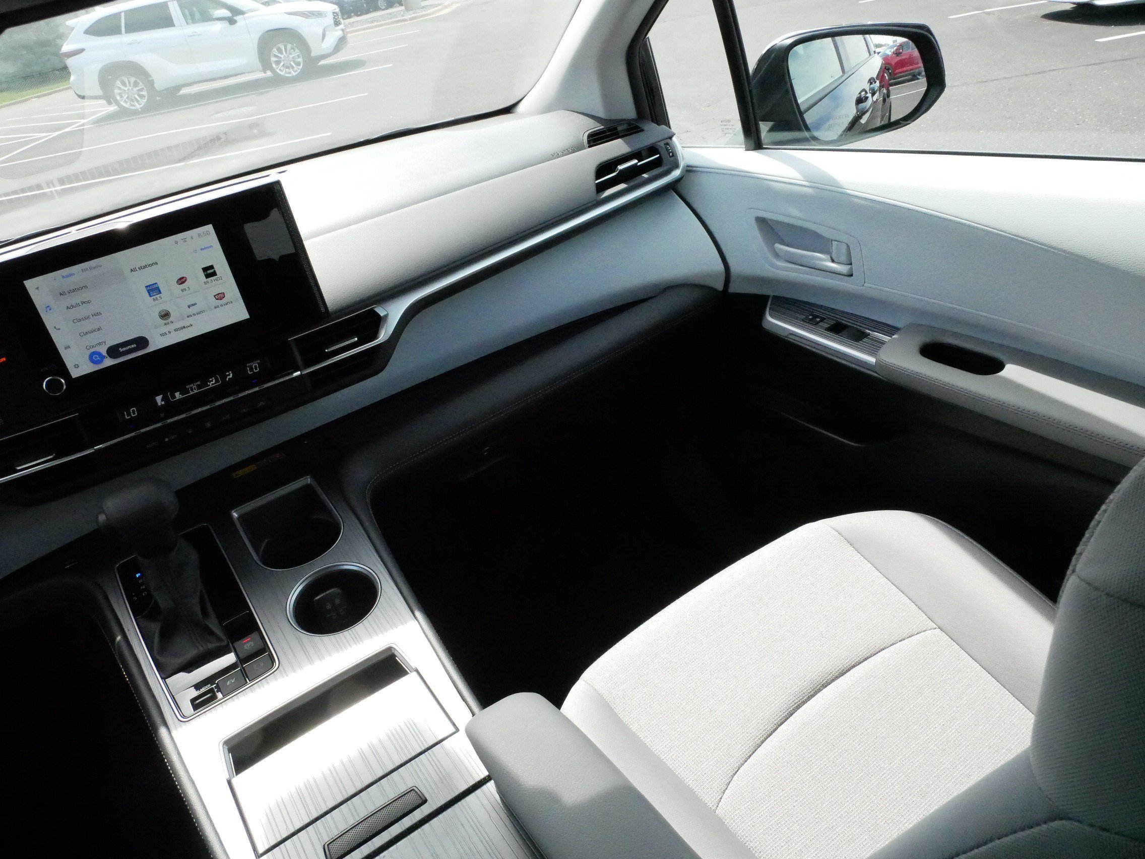 Certified 2026 Toyota Sienna LE FWD image 11