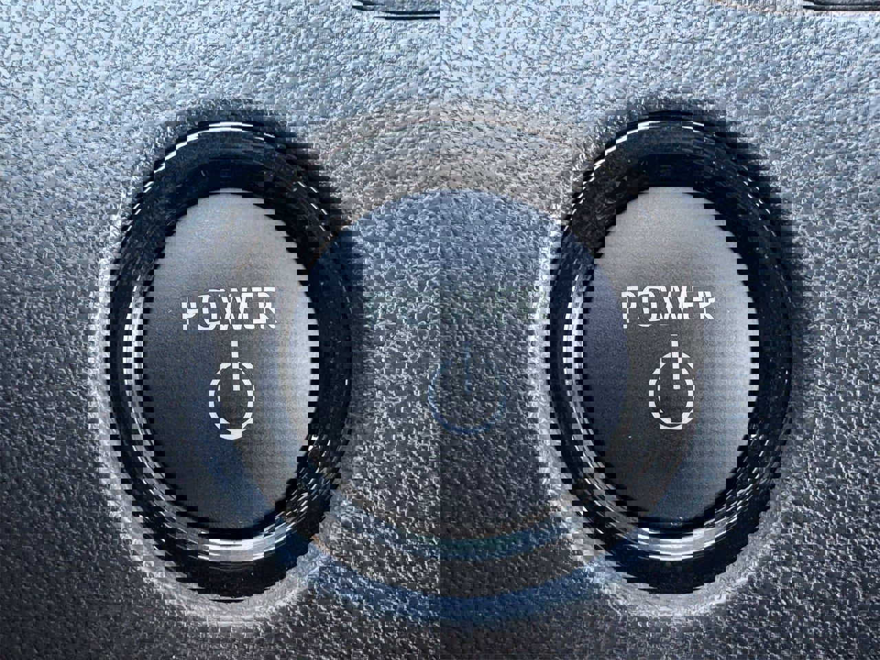 Used 2025 Toyota Camry Hybrid image 21