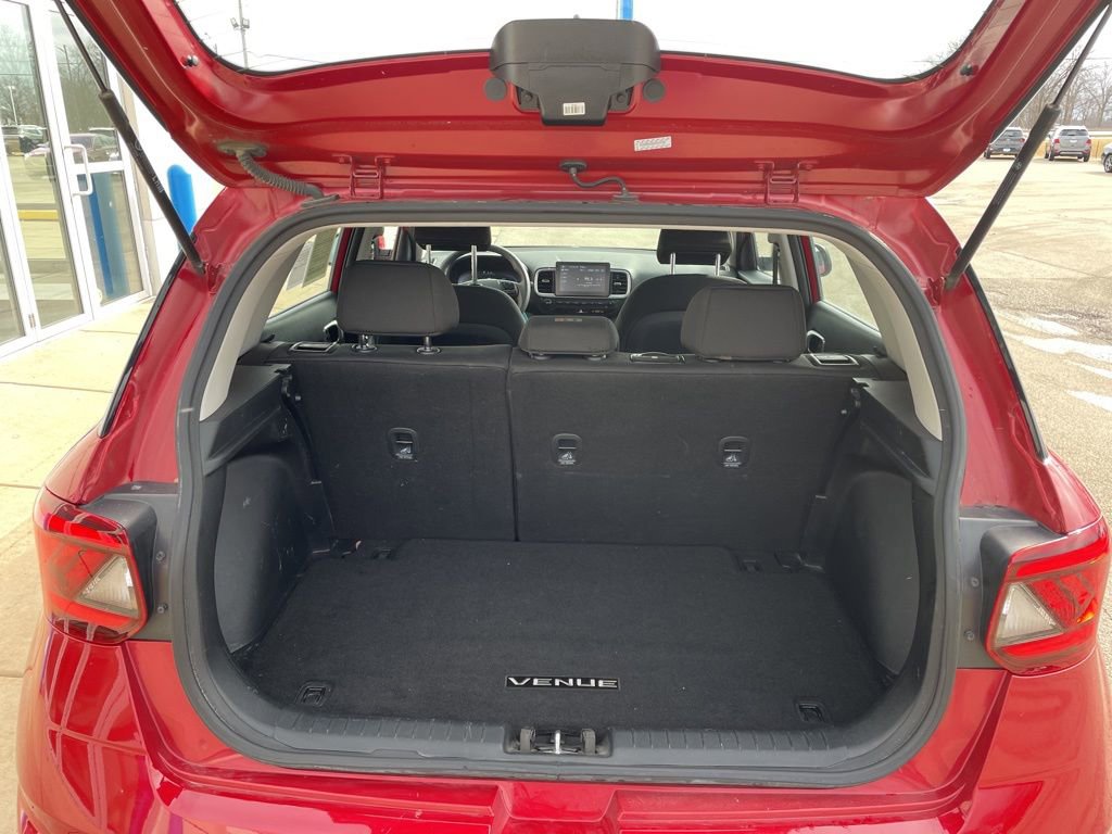 Used 2023 Hyundai Venue SE image 13