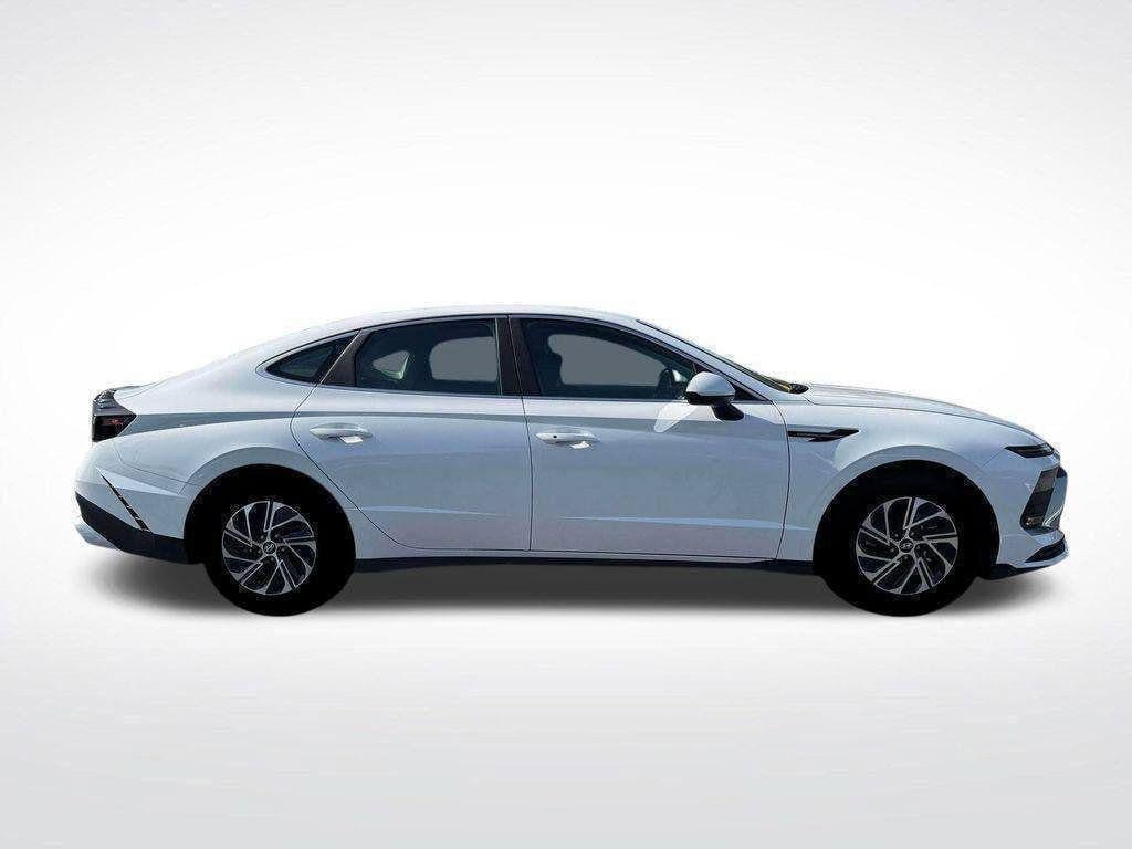 New 2026 Hyundai Sonata Blue FWD image 8