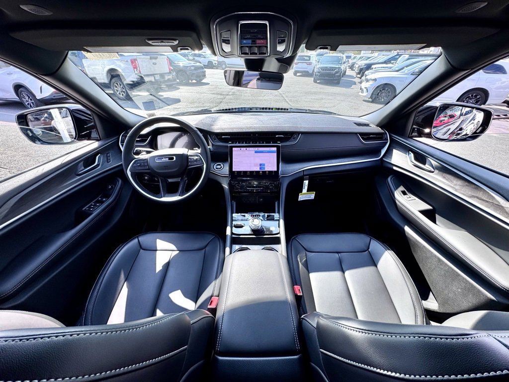 New 2025 Jeep Grand Cherokee Limited w/ Black Appearance Package image 10