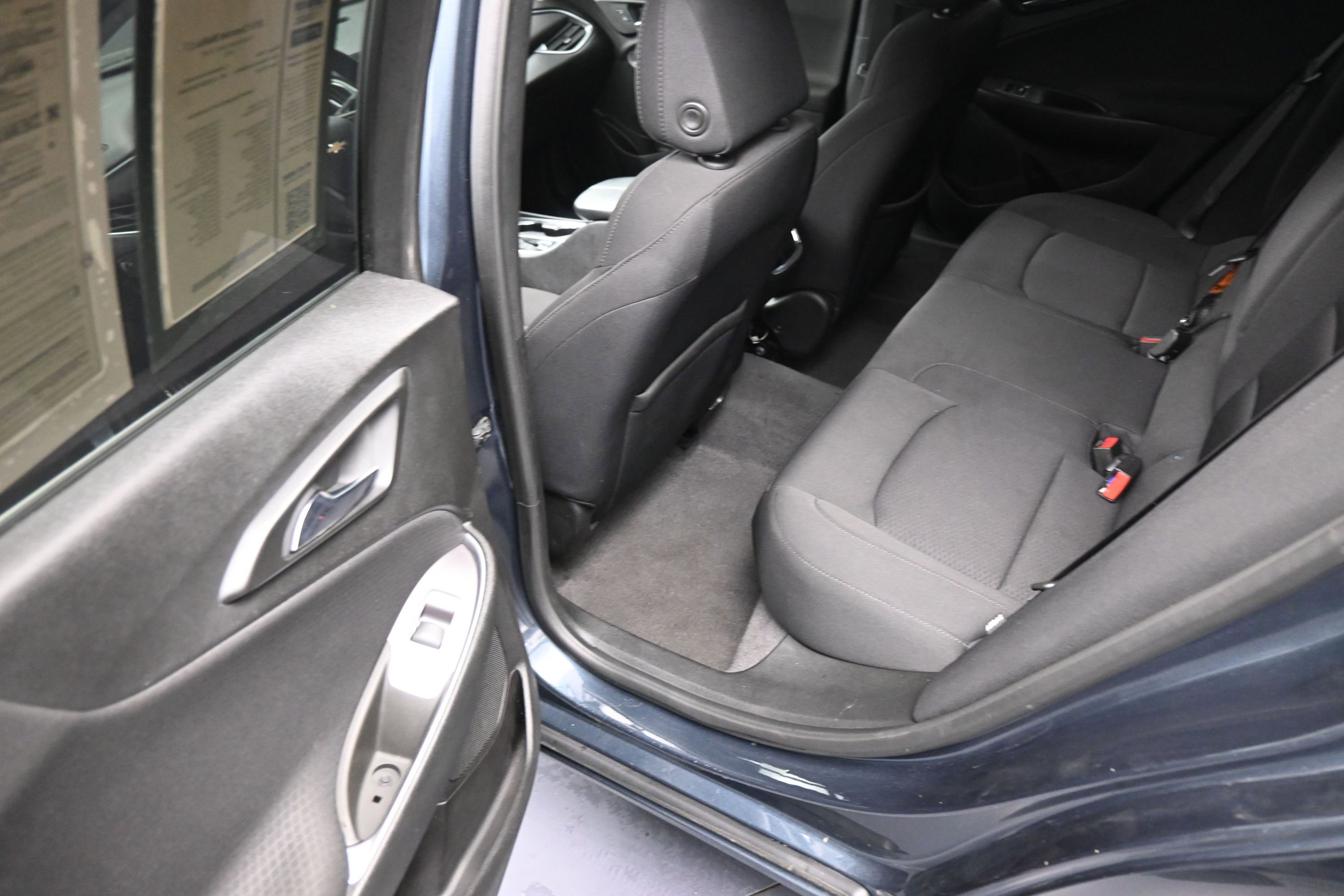 Used 2019 Chevrolet Malibu LT FWD image 17