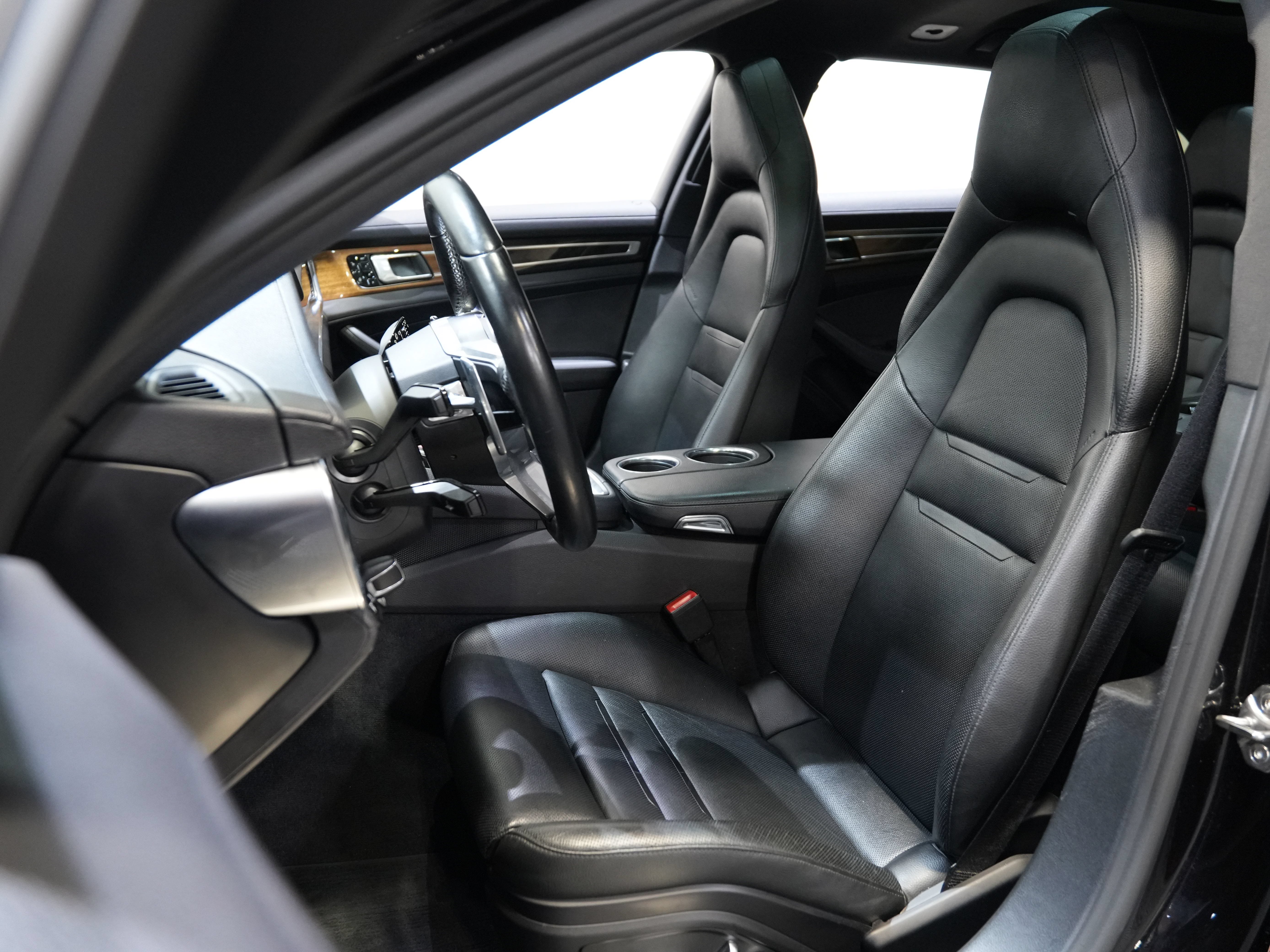 Used 2018 Porsche Panamera 4S AWD/4WD image 29