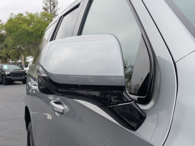 Used 2023 GMC Yukon AT4 w/ Technology Package image 12