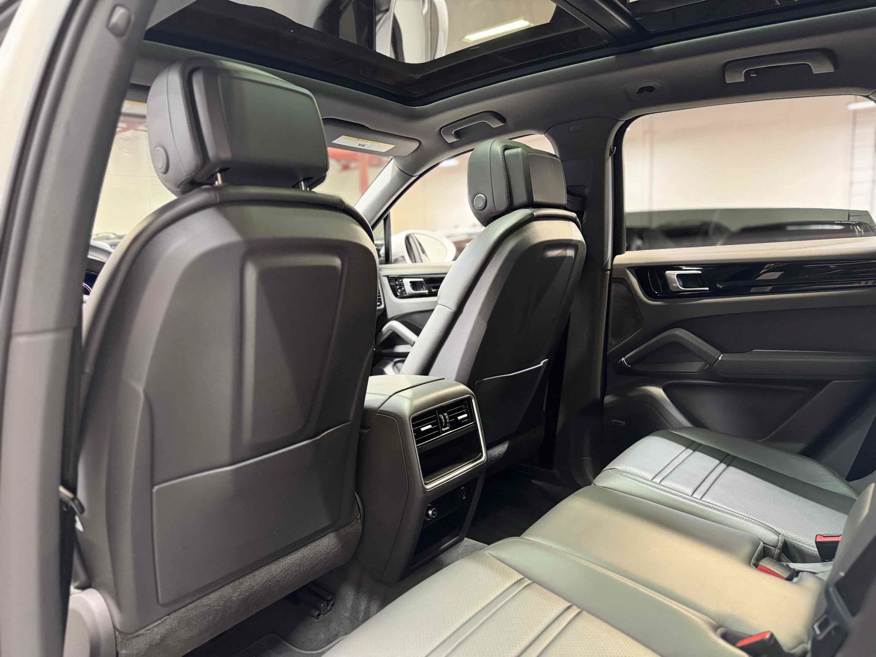 Used 2019 Porsche Cayenne AWD/4WD image 30