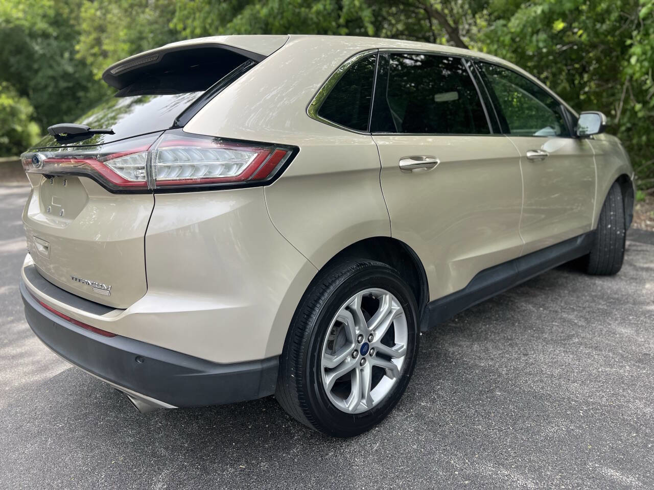Used 2018 Ford Edge Titanium w/ Ford Safe & Smart Package FWD image 6