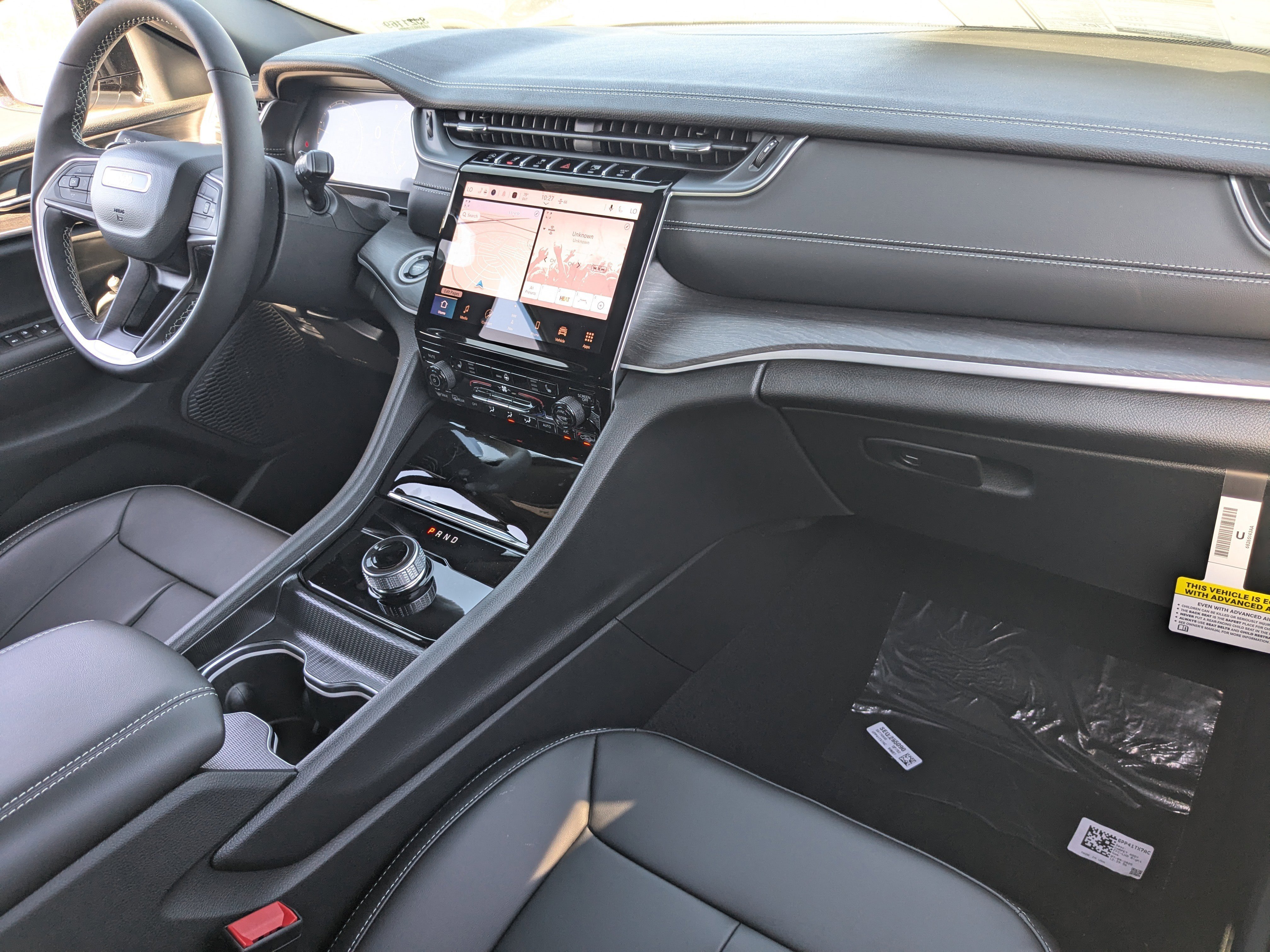 New 2025 Jeep Grand Cherokee Limited w/ Black Appearance Package RWD image 9