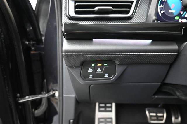 Used 2025 Volkswagen Atlas Cross Sport SEL Premium R-Line AWD/4WD image 9