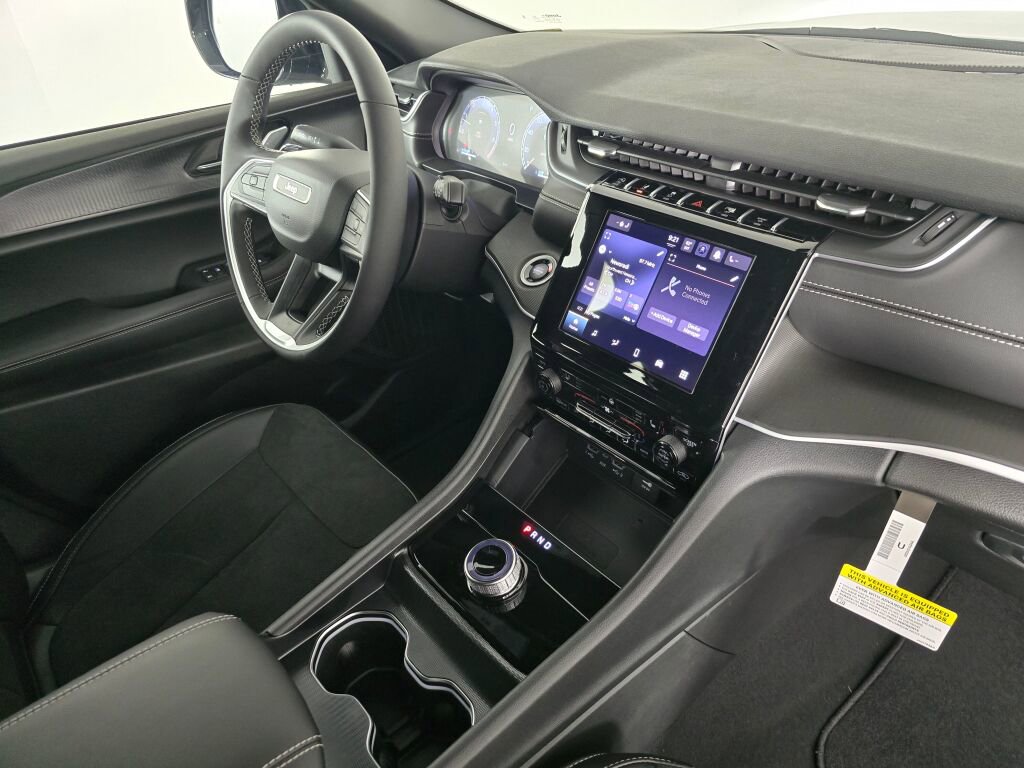 New 2025 Jeep Grand Cherokee Altitude image 28