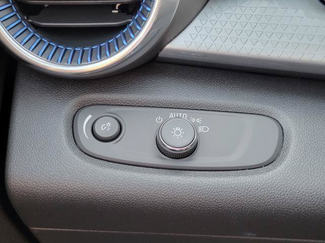 New 2026 Chevrolet Trax LT w/ Sunroof Package FWD image 14