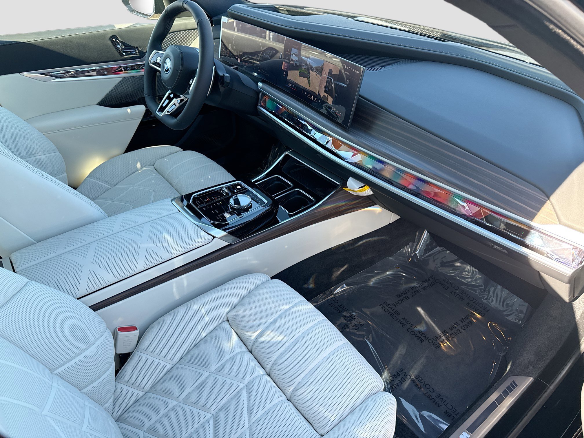 New 2026 BMW 750e xDrive image 14