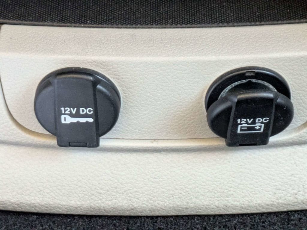 Used 2018 Dodge Grand Caravan SE w/ UConnect Hands-Free Group image 23