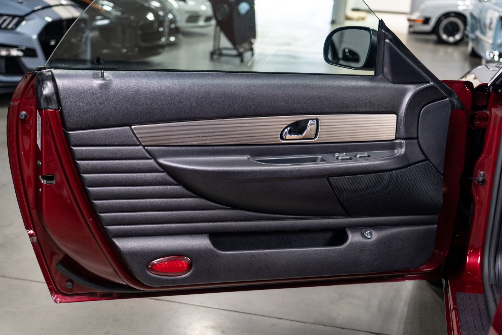 Used 2004 Ford Thunderbird Deluxe image 39