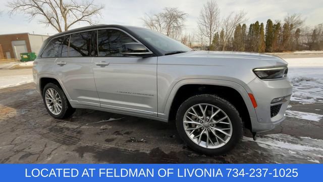 Used 2023 Jeep Grand Cherokee Summit w/ Luxury Tech Group V image 9