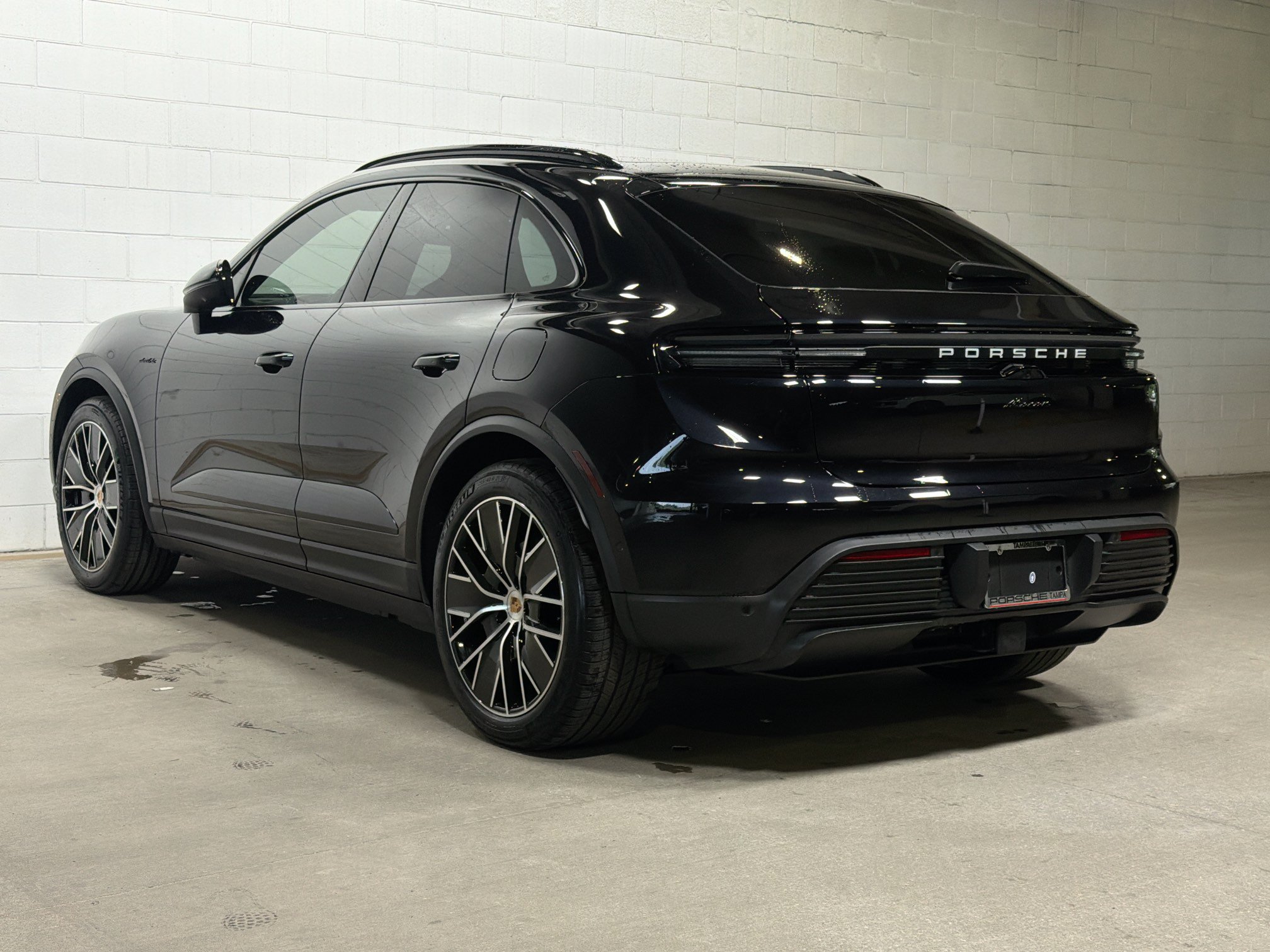 Certified 2026 Porsche Macan Electric RWD image 3