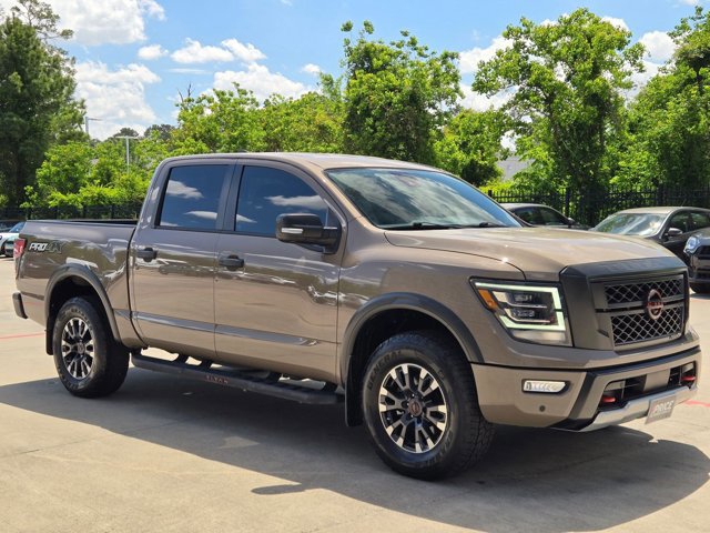 Used 2023 Nissan Titan PRO-4X w/ Pro-4x Convenience Package AWD/4WD image 3