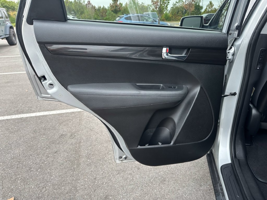 Used 2013 Kia Sorento LX AWD/4WD image 16