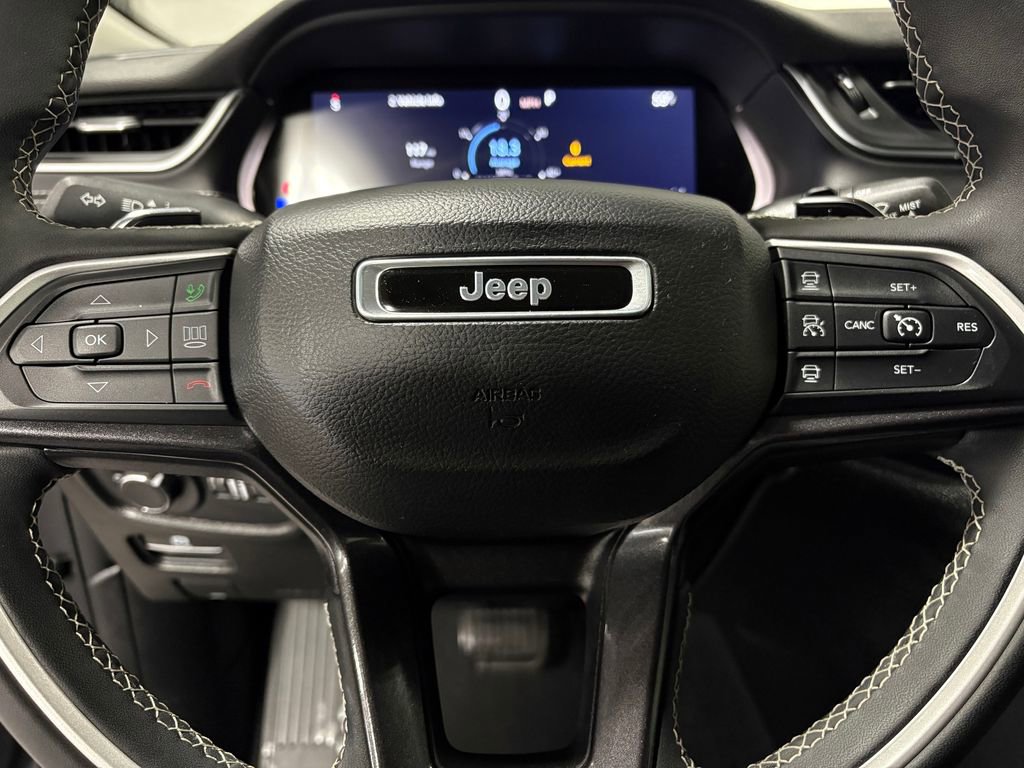 Used 2023 Jeep Grand Cherokee L Laredo AWD/4WD image 15