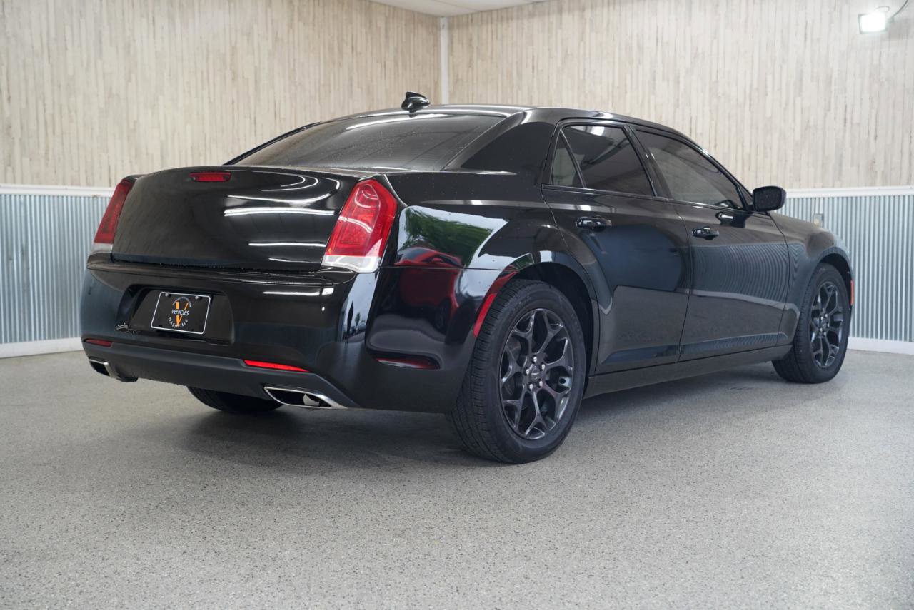 Used 2019 Chrysler 300 S AWD/4WD image 10