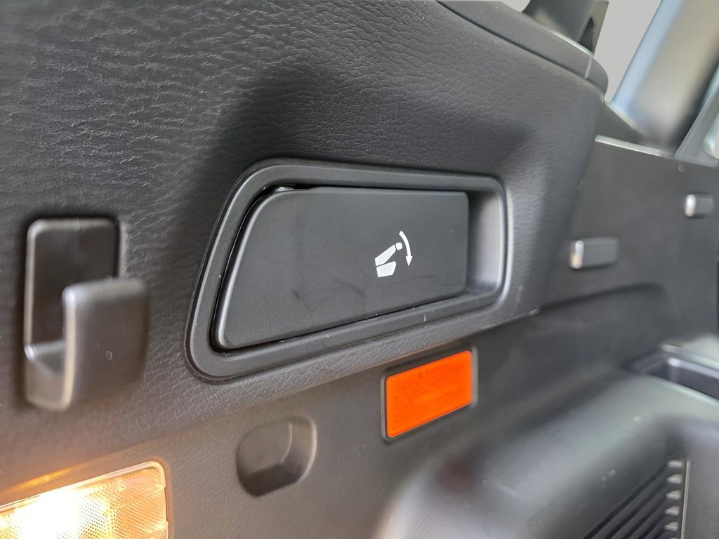 Used 2023 Mitsubishi Outlander SE image 36