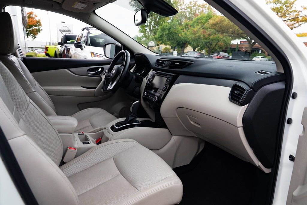 Used 2020 Nissan Rogue Sport SL w/ Premium Package FWD image 26