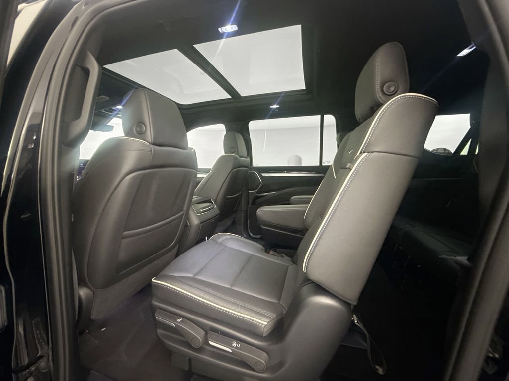 Used 2025 Cadillac Escalade ESV Sport AWD/4WD image 24