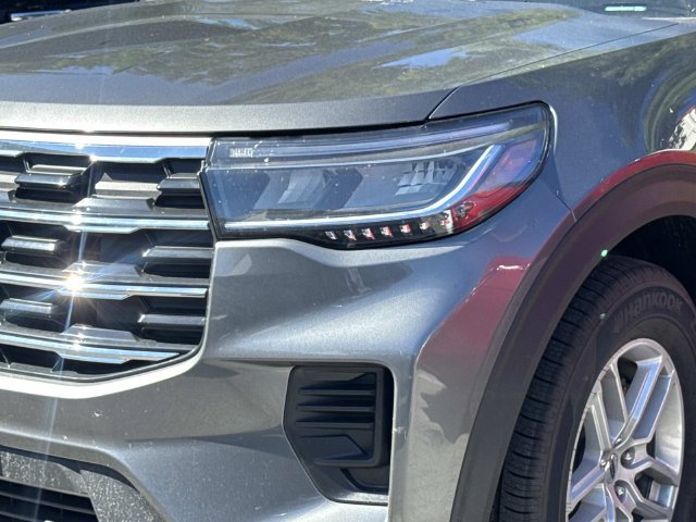 Used 2026 Ford Explorer Active AWD/4WD image 4