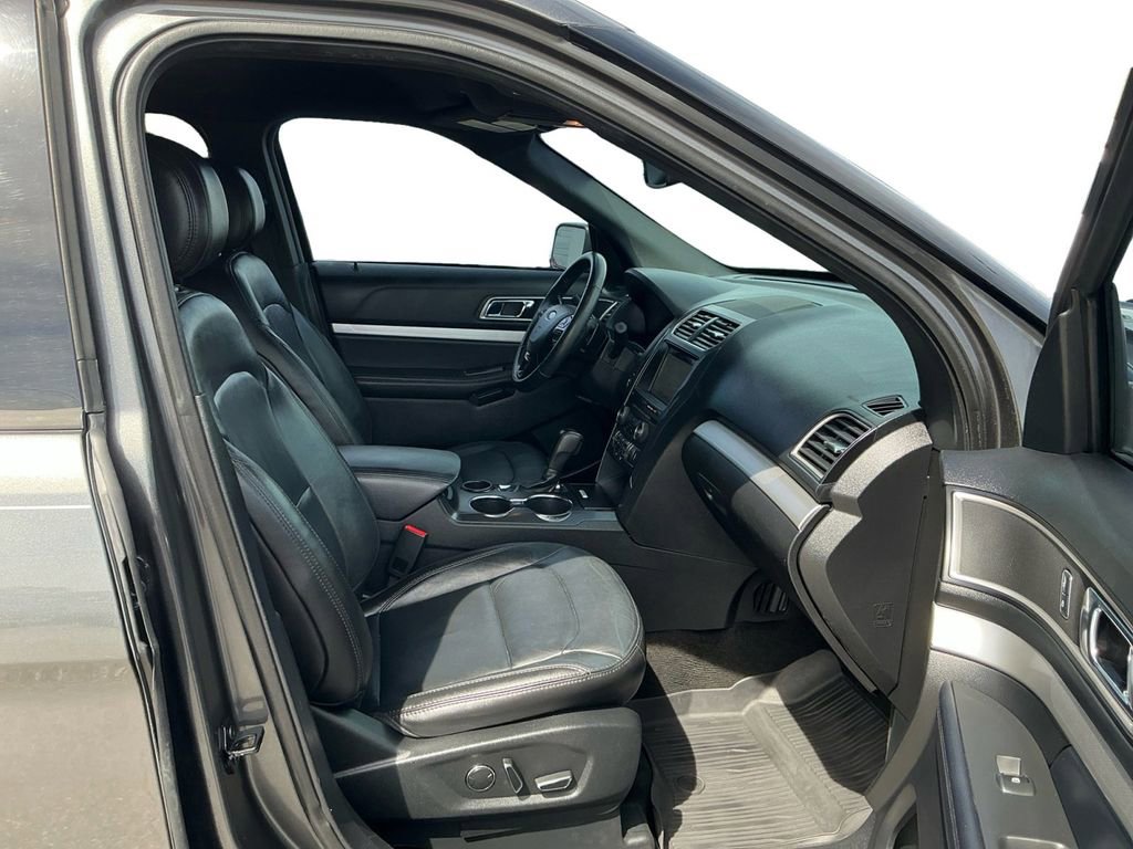 Used 2017 Ford Explorer XLT w/ Equipment Group 202A image 22