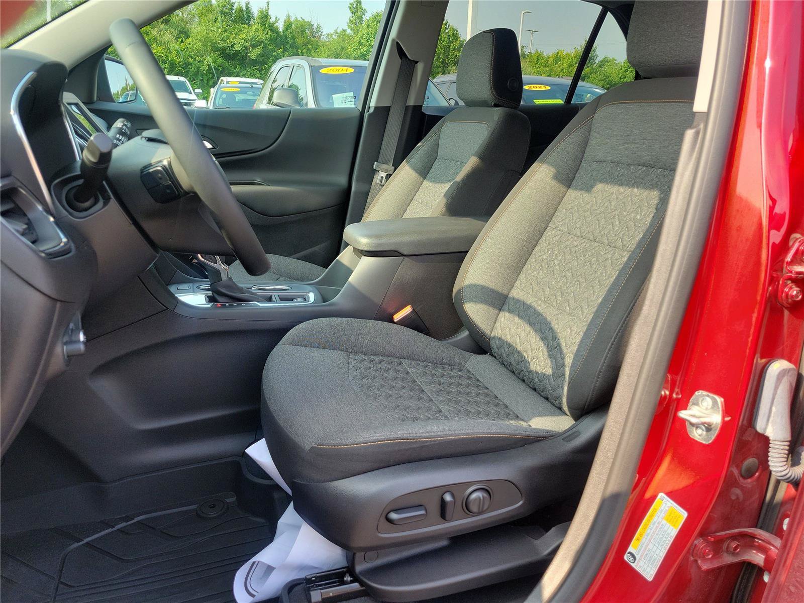 Used 2024 Chevrolet Equinox LT w/ LPO, Floor Liner Package FWD image 15