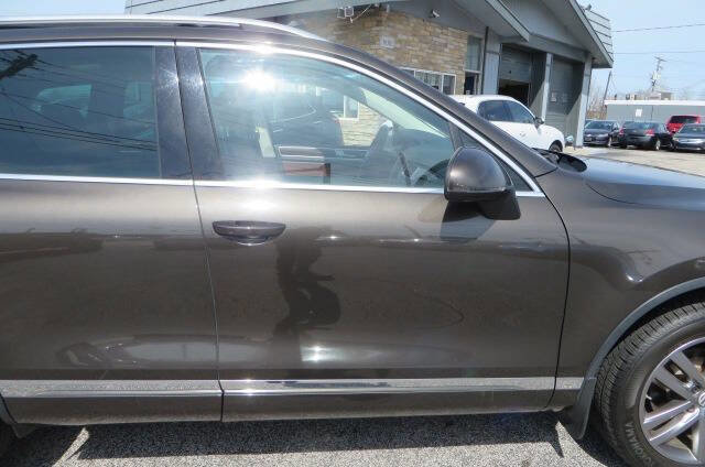 Used 2016 Volkswagen Touareg Sport AWD/4WD image 49