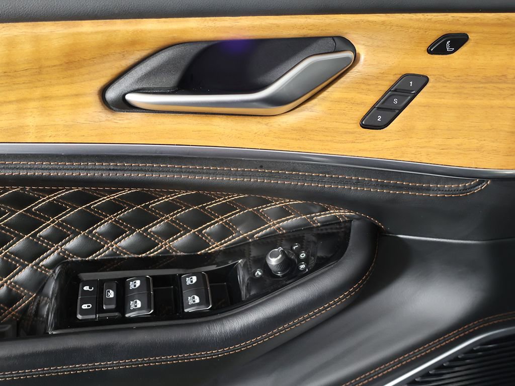 Used 2023 Jeep Grand Cherokee Summit image 37