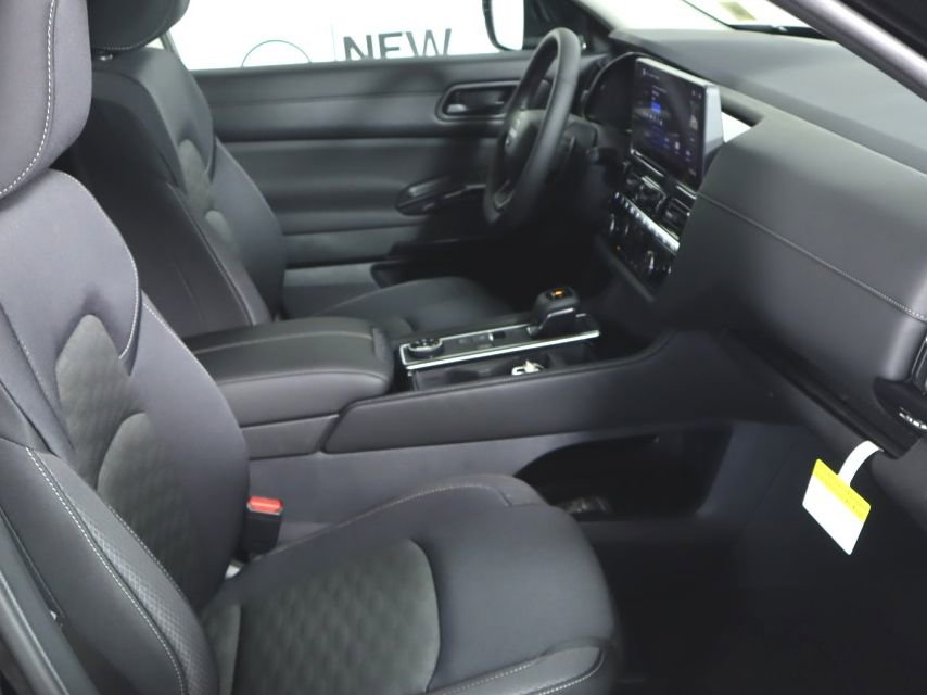 New 2026 Nissan Pathfinder SV image 32