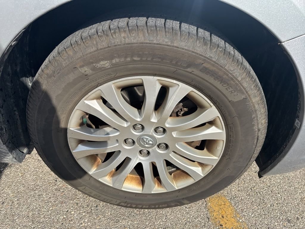 Used 2017 Toyota Sienna XLE image 16