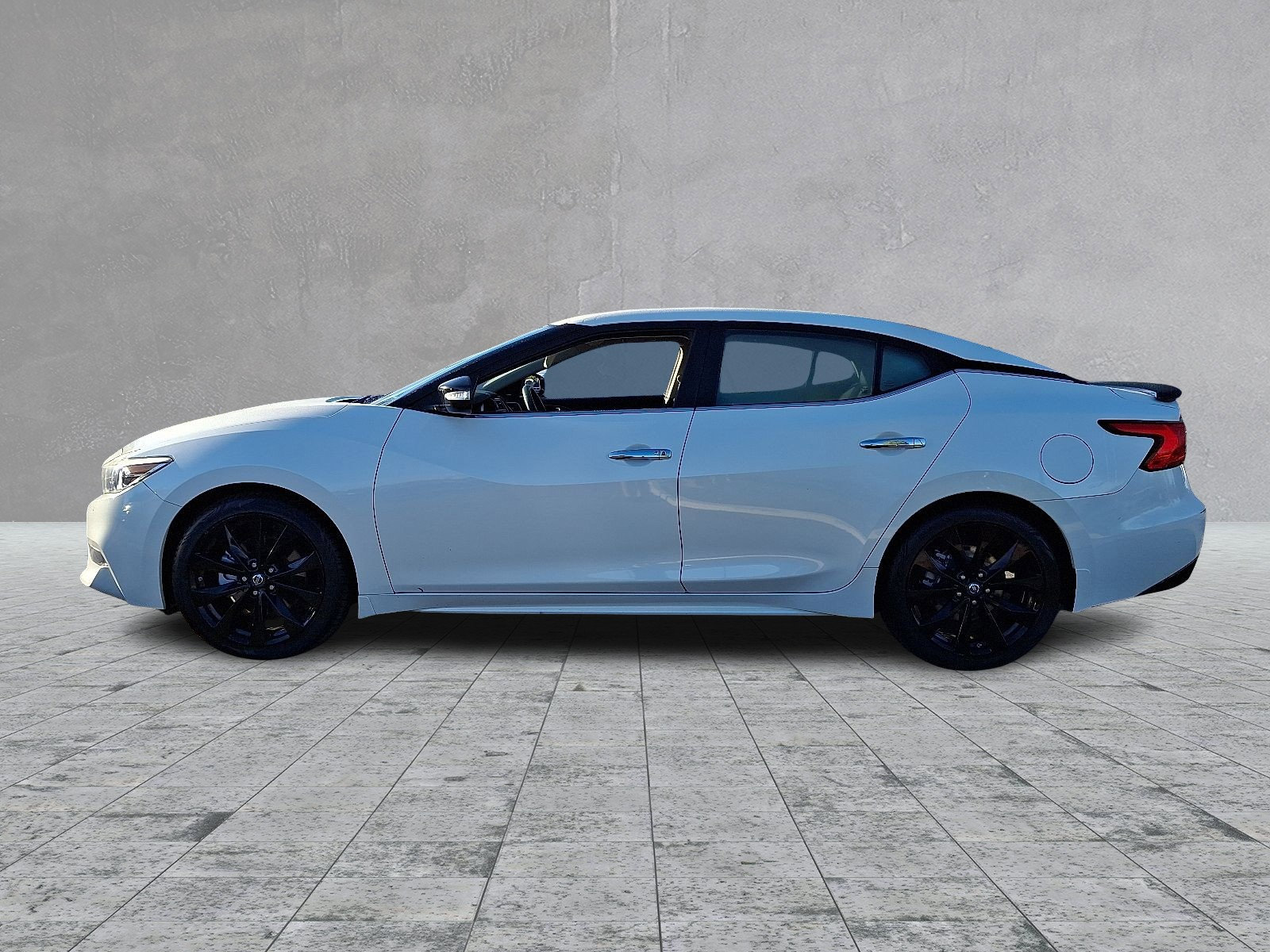 Used 2017 Nissan Maxima SR w/ Midnight Edition image 6