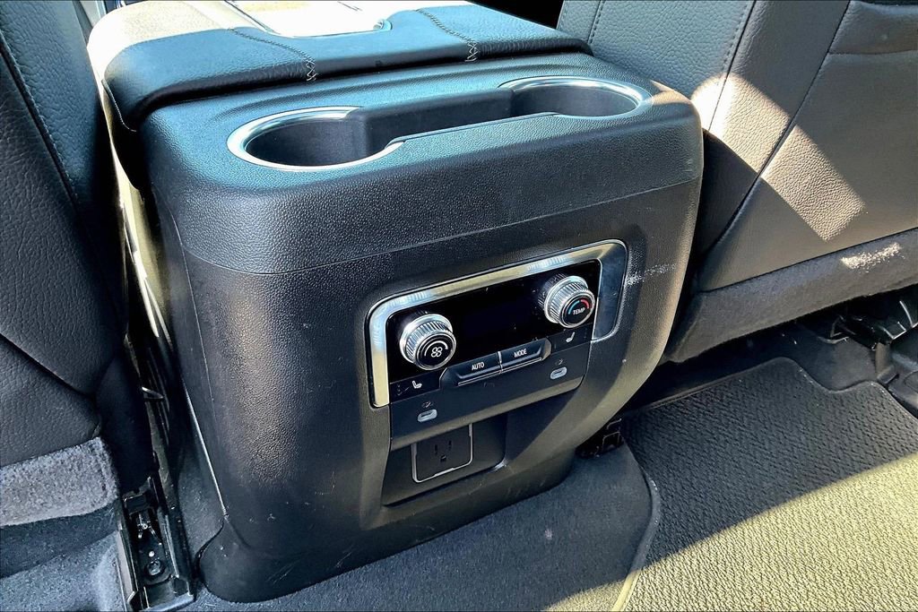Used 2024 GMC Yukon Denali AWD/4WD image 10