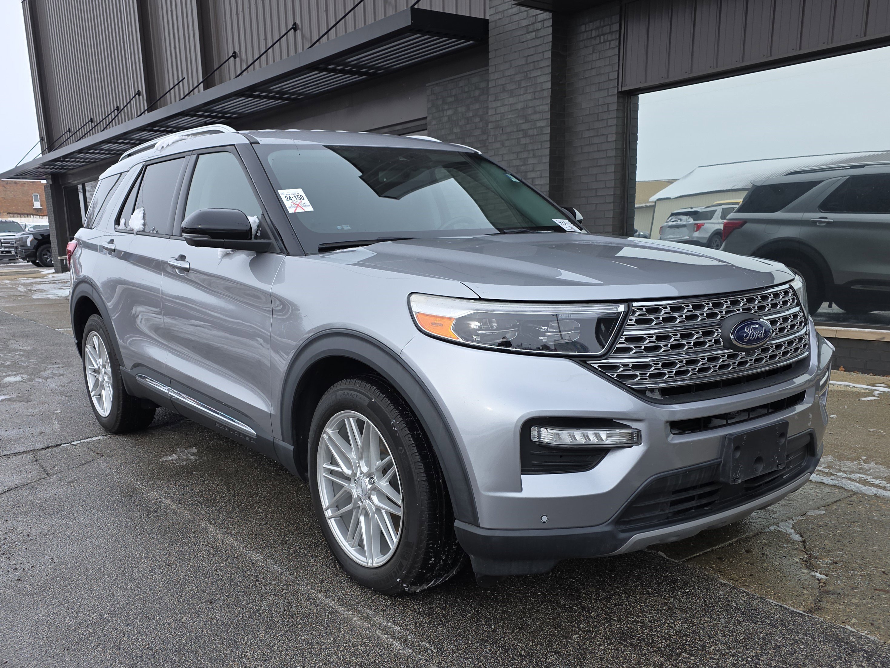 Used 2020 Ford Explorer Limited w/ Hybrid Equipment Group 310A image 3