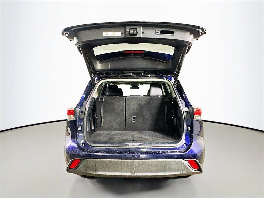 Used 2021 Toyota Highlander XLE image 36